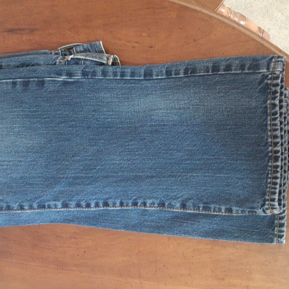 American Eagle Outfitters - Picture 10 of 11